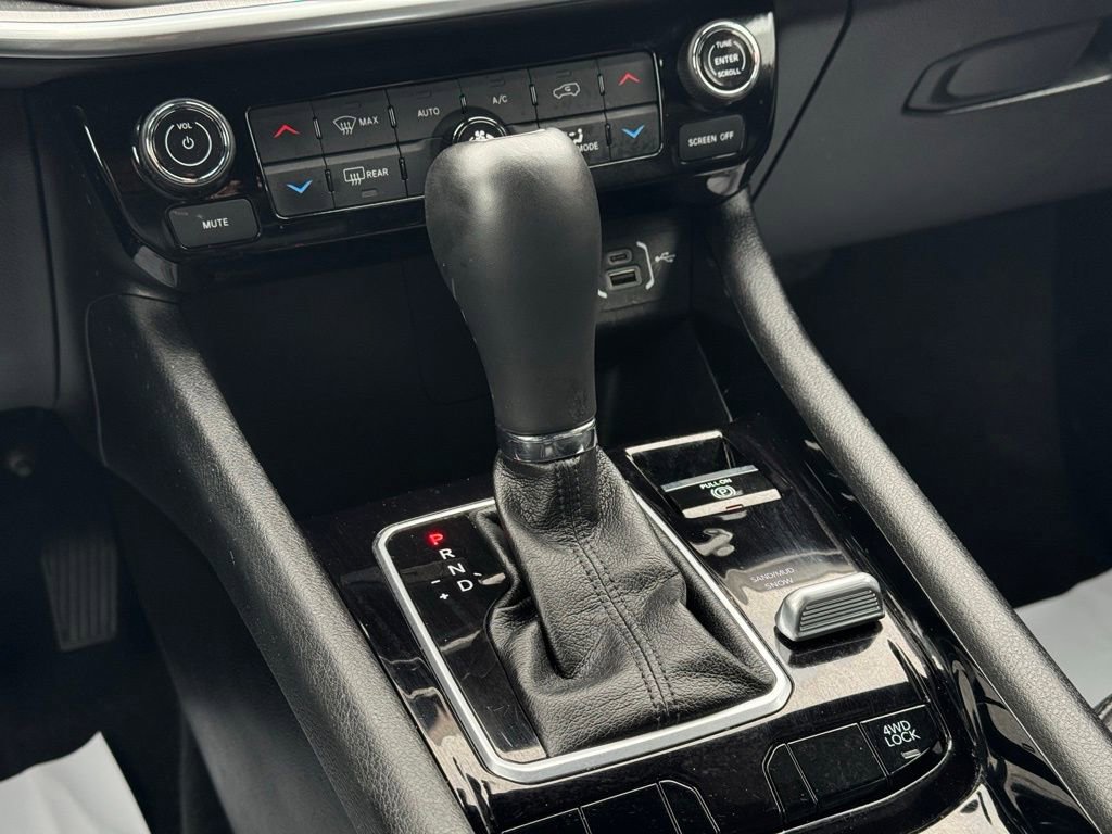 Used 2025 Jeep Compass Limited AWD/4WD image 40