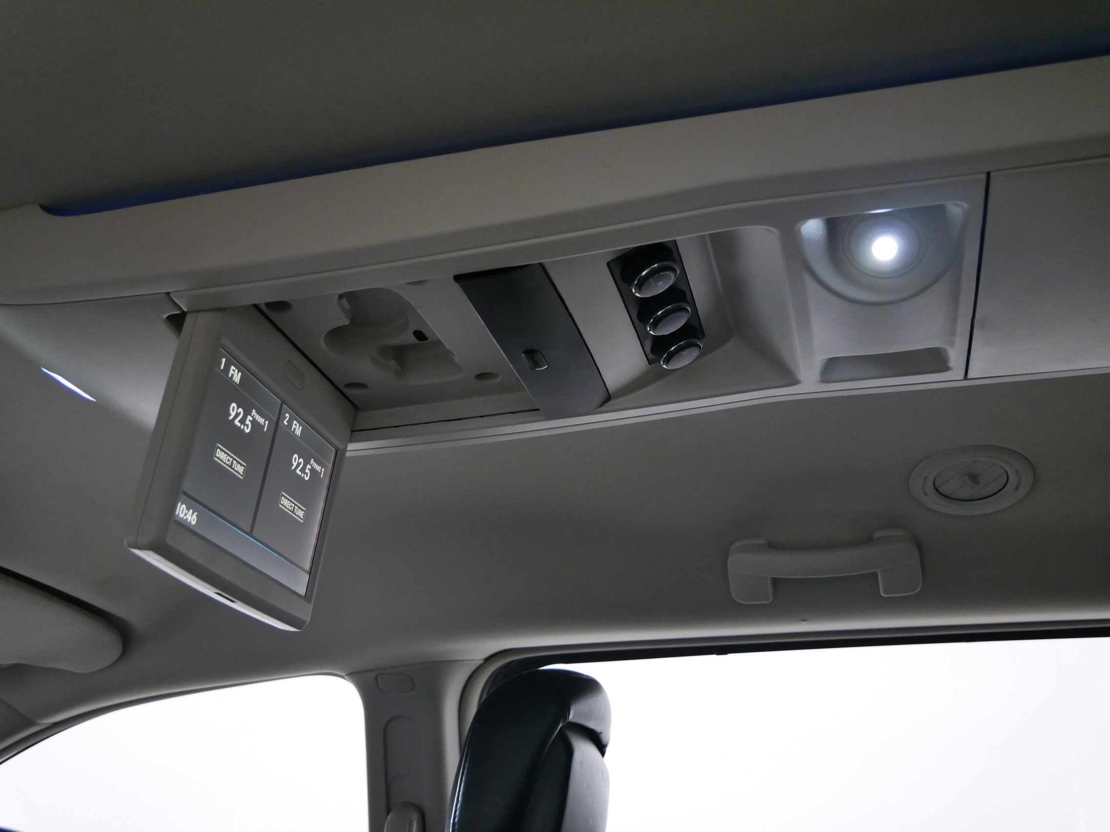 Used 2014 Chrysler Town & Country Touring-L image 32