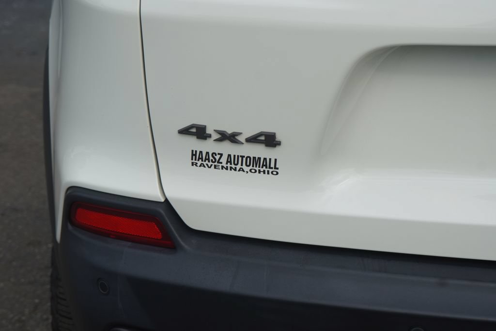 Used 2019 Jeep Cherokee Trailhawk w/ Cold Weather Group AWD/4WD image 7