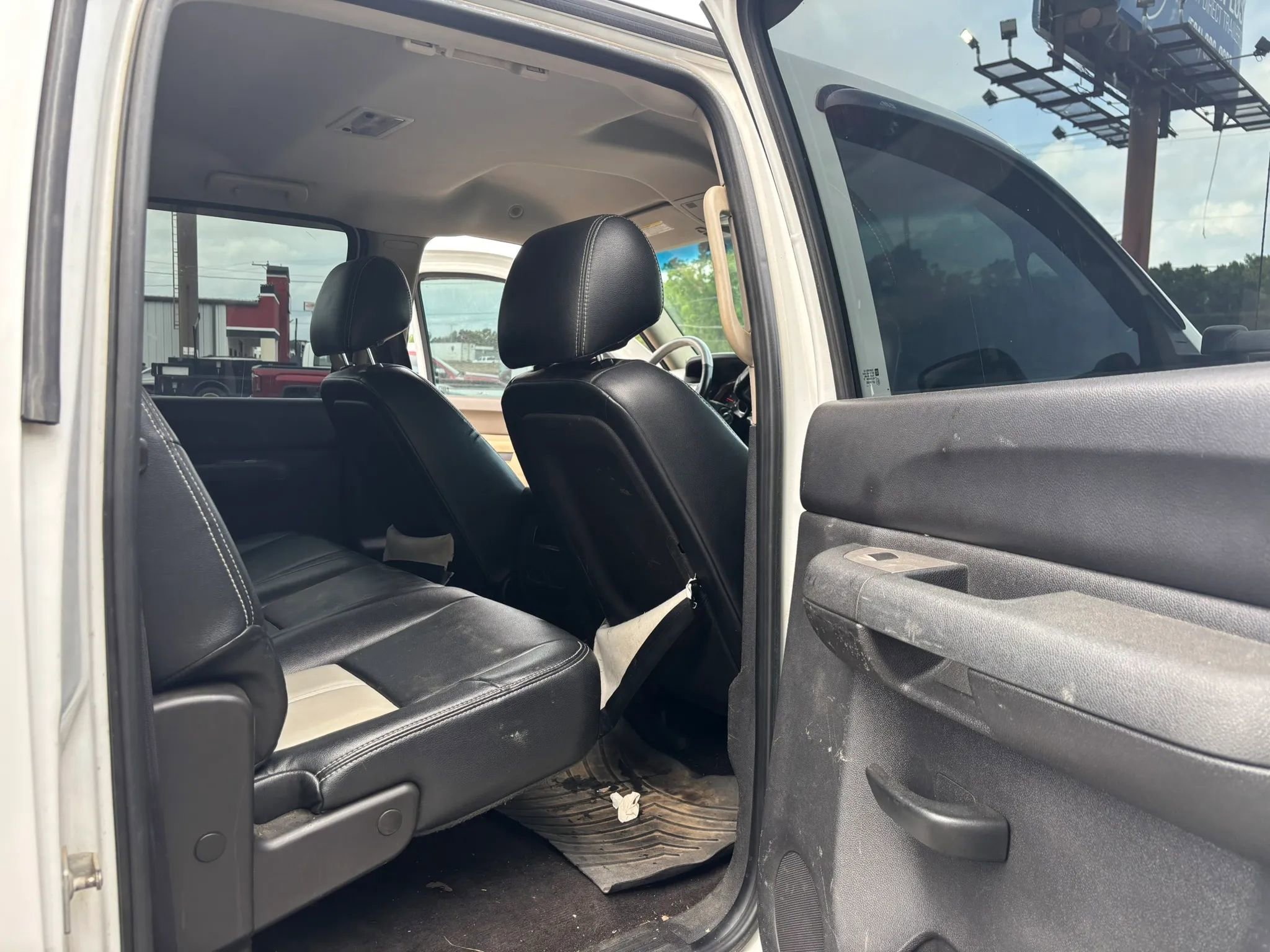 Used 2011 GMC Sierra 2500 SLE w/ SLE Preferred Package AWD/4WD image 18