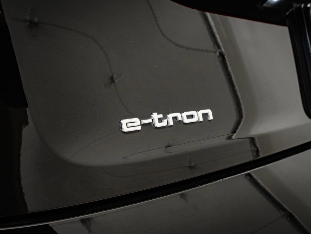Used 2021 Audi e-tron Premium w/ Convenience Plus Package AWD/4WD image 18