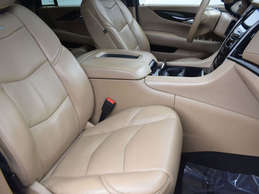 Used 2019 Cadillac Escalade Platinum image 36