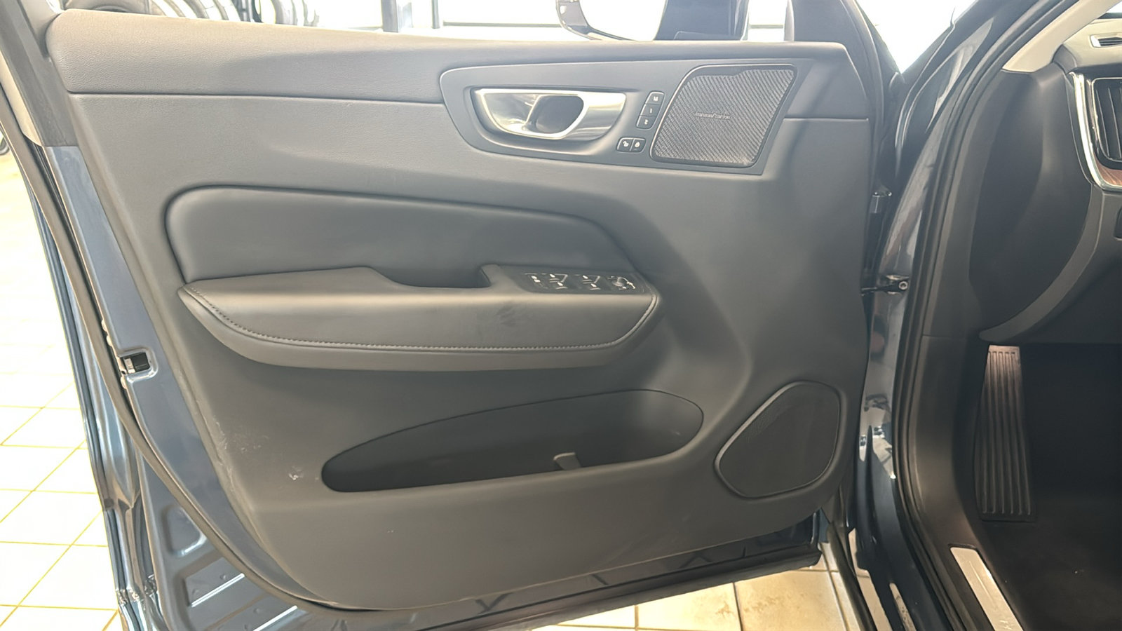 Certified 2024 Volvo XC60 T8 Plus w/ Climate Package AWD/4WD image 21