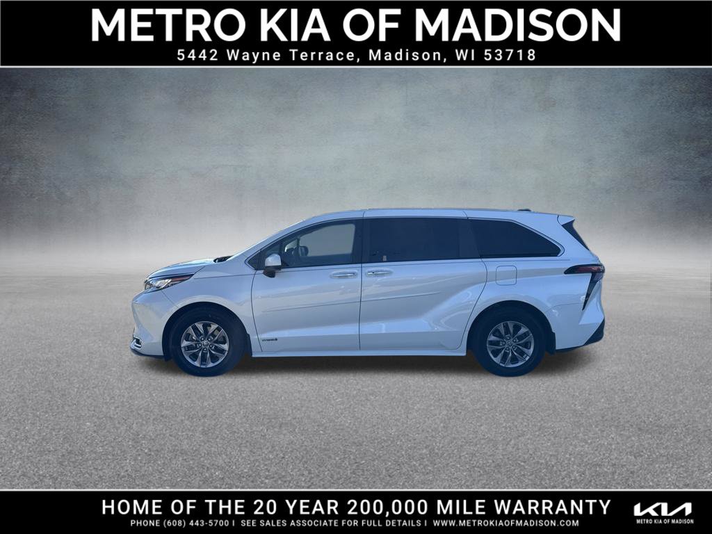 Used 2021 Toyota Sienna XLE AWD/4WD image 3