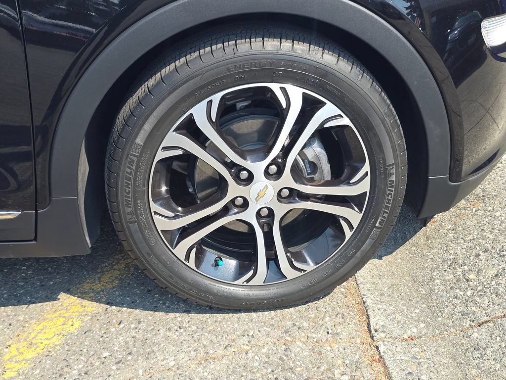 Used 2020 Chevrolet Bolt Premier w/ Infotainment Package FWD image 9