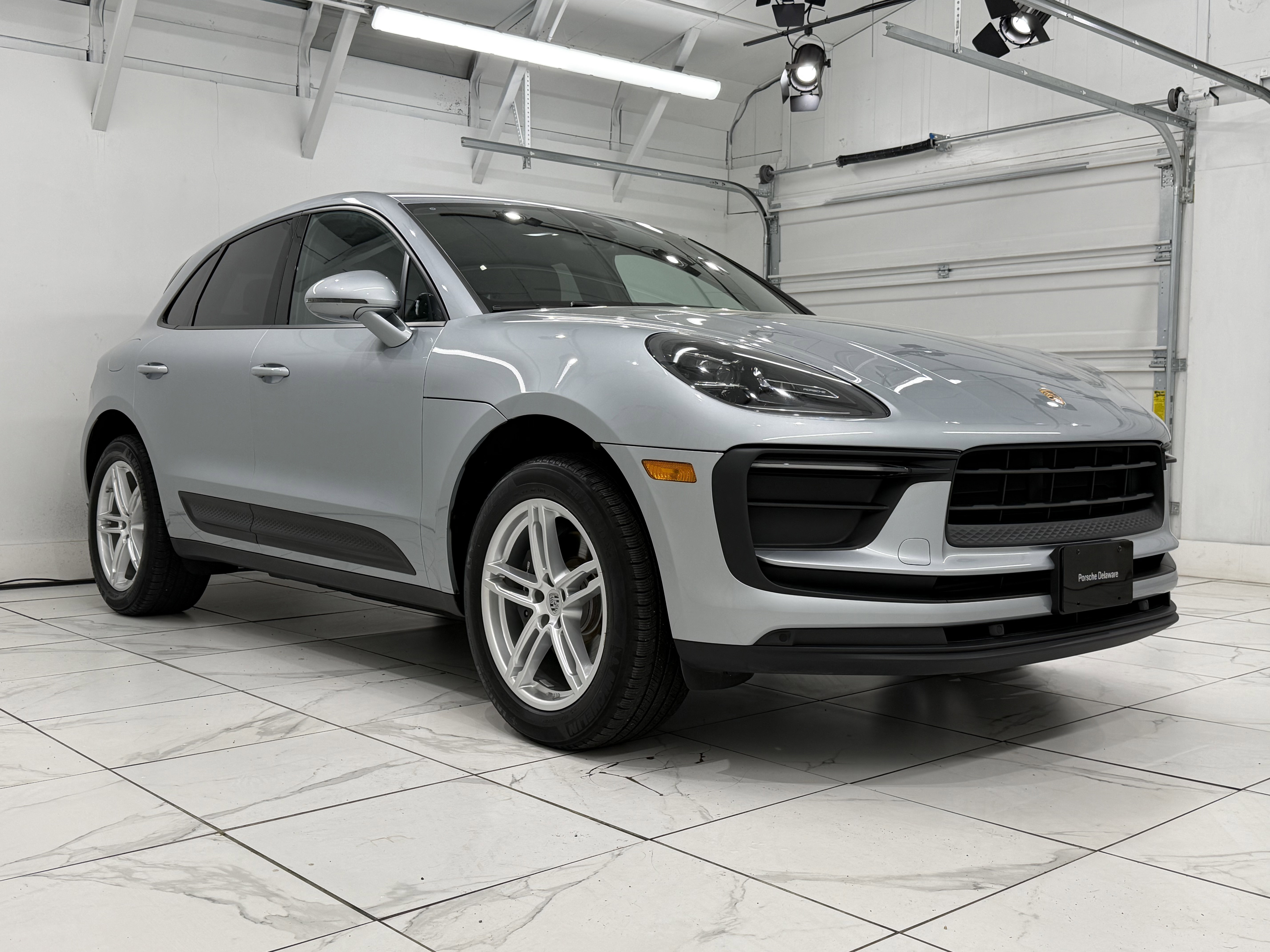 Certified 2022 Porsche Macan image 10