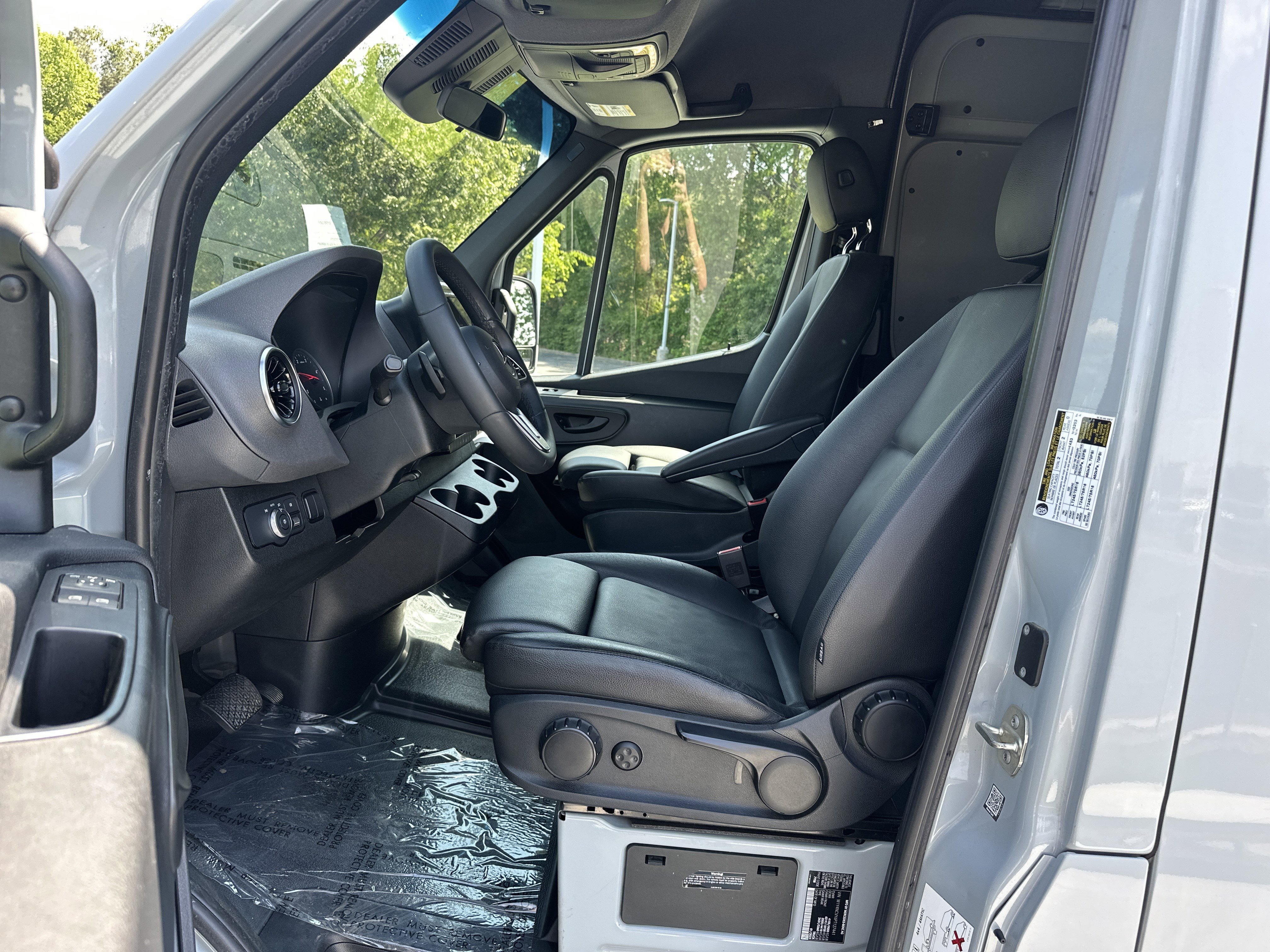 Used 2023 Mercedes-Benz Sprinter 2500 image 16