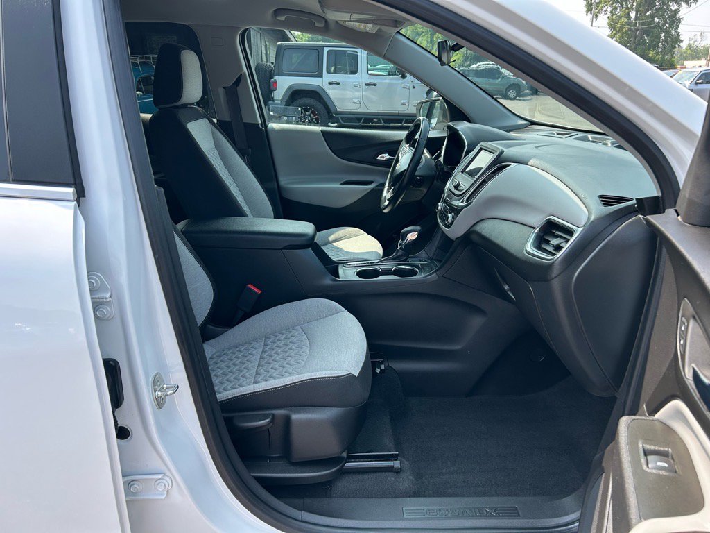 Used 2023 Chevrolet Equinox LT w/ Driver Convenience Package image 10