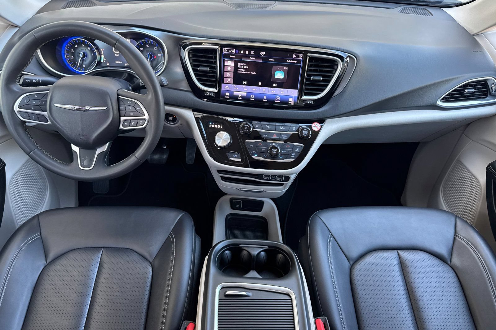 Used 2024 Chrysler Pacifica Touring-L FWD image 14