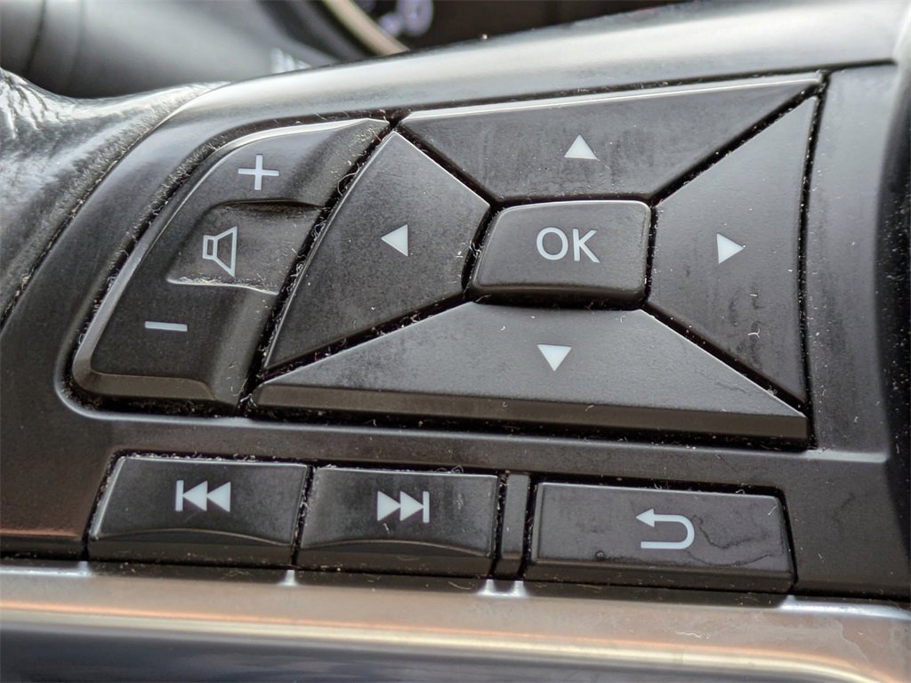 Used 2018 Nissan Rogue SV w/ Premium Package image 28