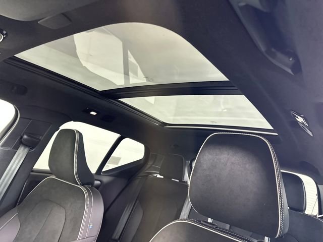 Used 2023 Volvo XC40 Recharge Ultimate image 12