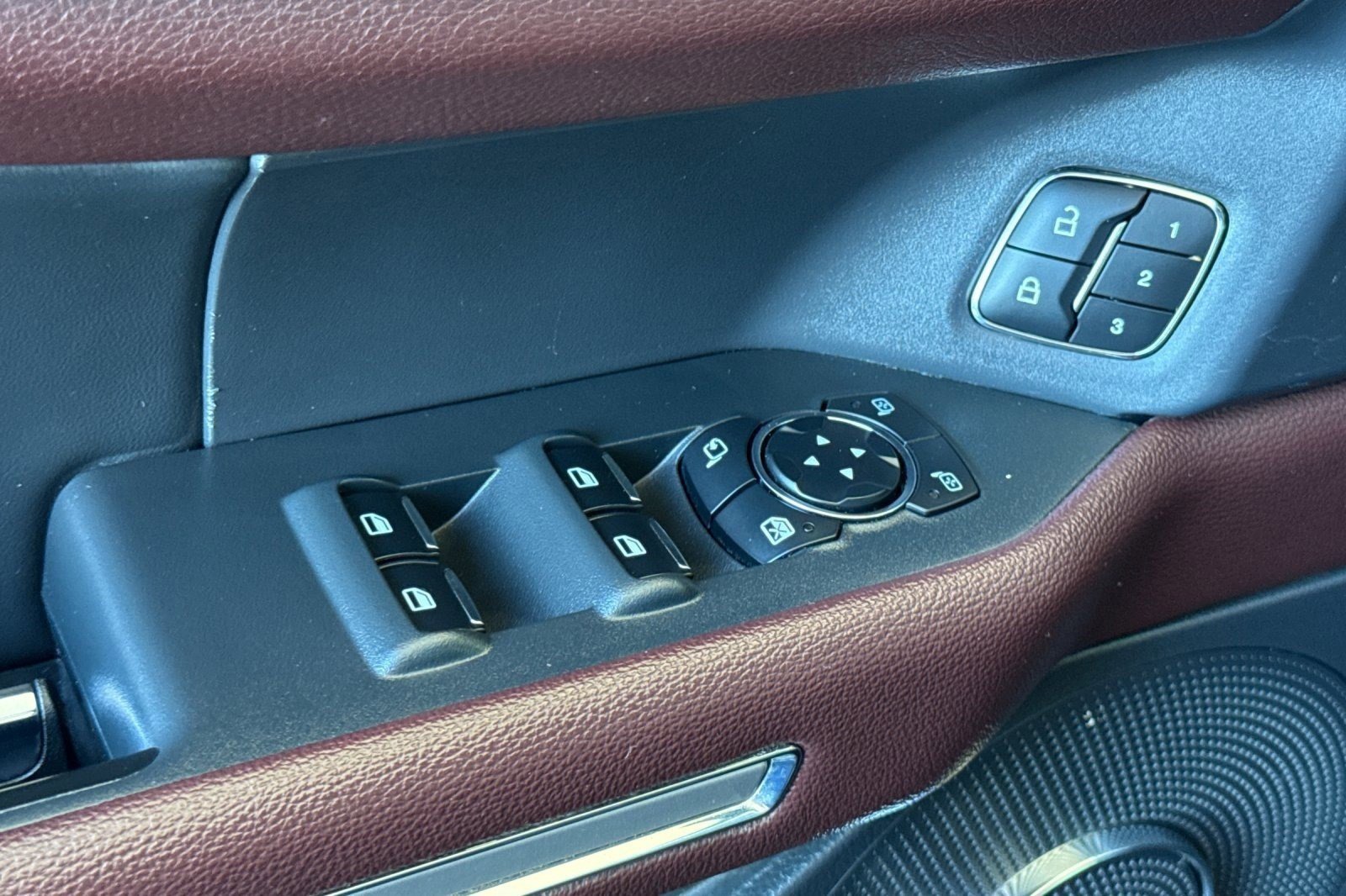 Used 2024 Ford Expedition Limited image 13