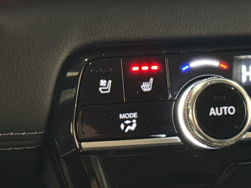 Used 2025 Honda Pilot Elite image 26