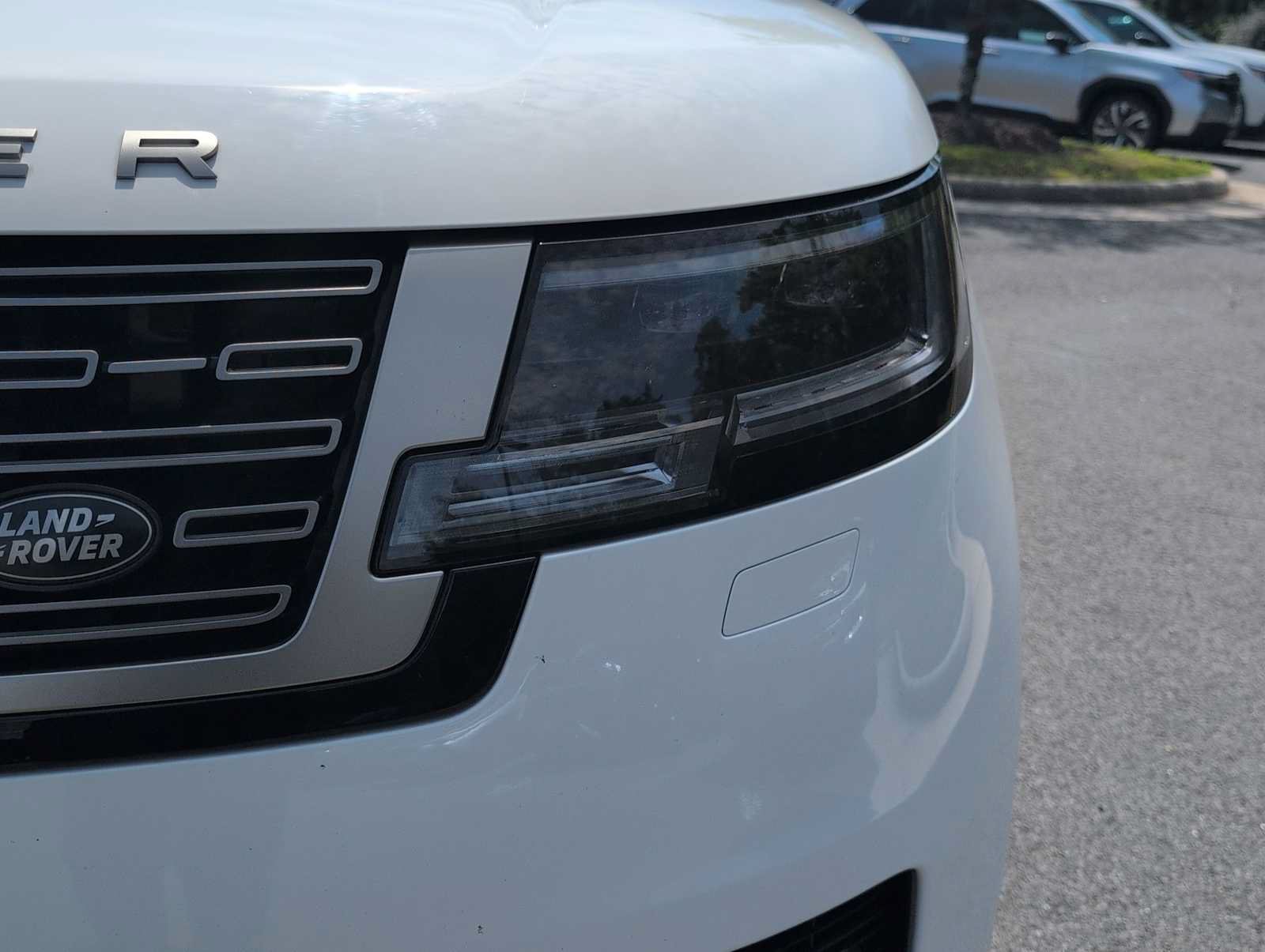 Used 2024 Land Rover Range Rover Long Wheelbase SE AWD/4WD image 11
