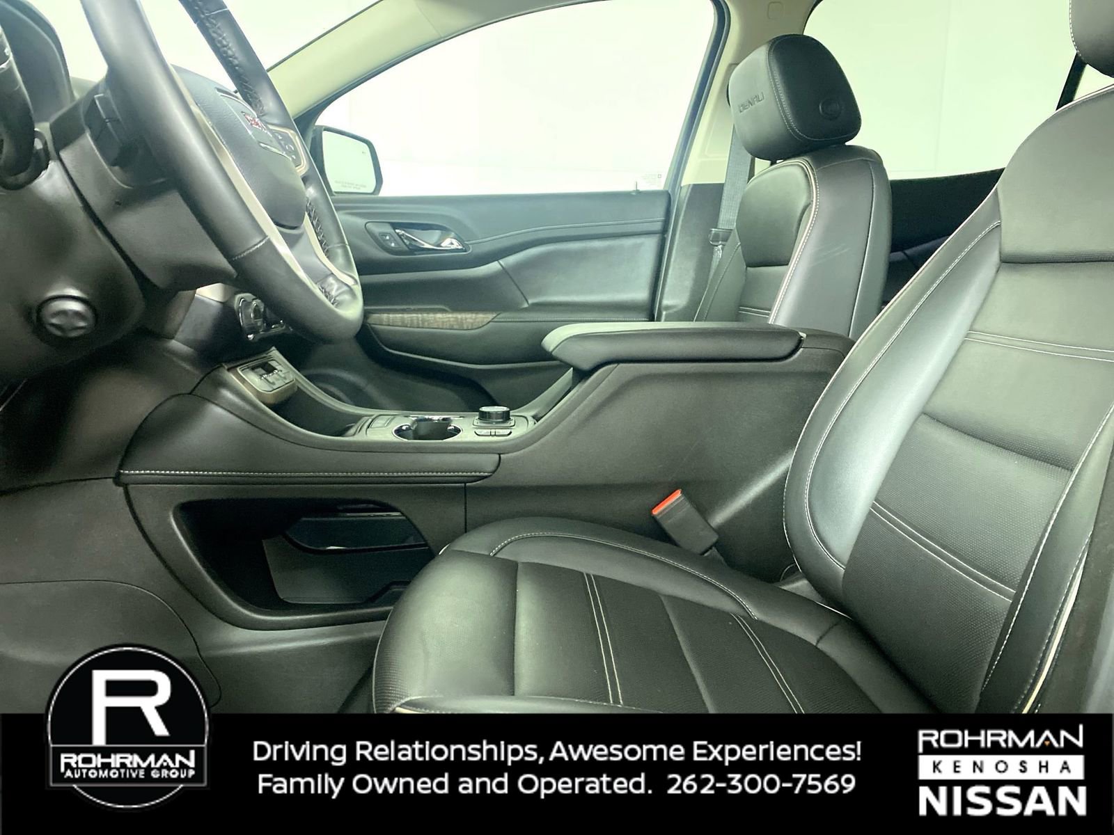 Used 2023 GMC Acadia Denali image 4