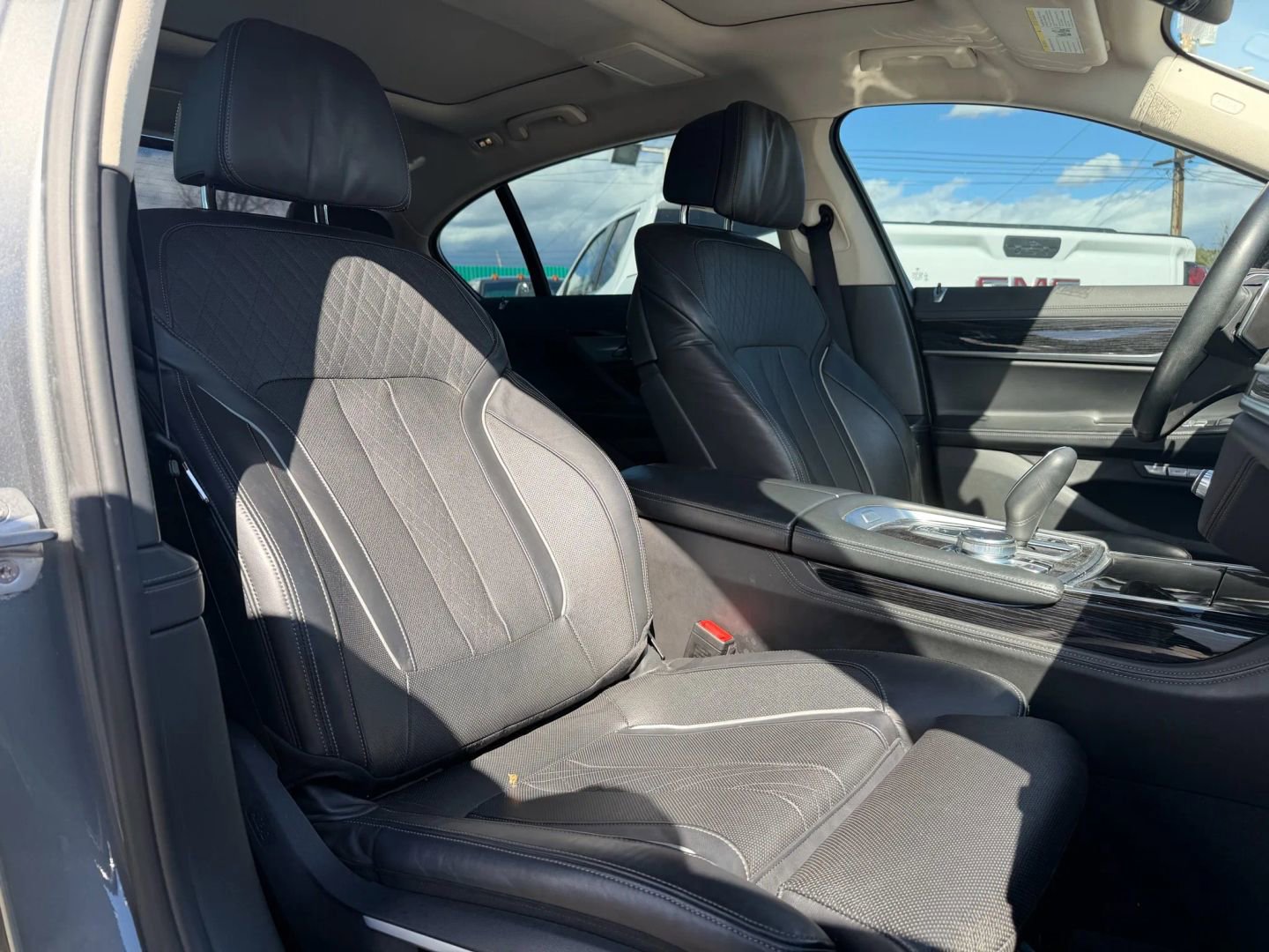 Used 2016 BMW 750i RWD image 17