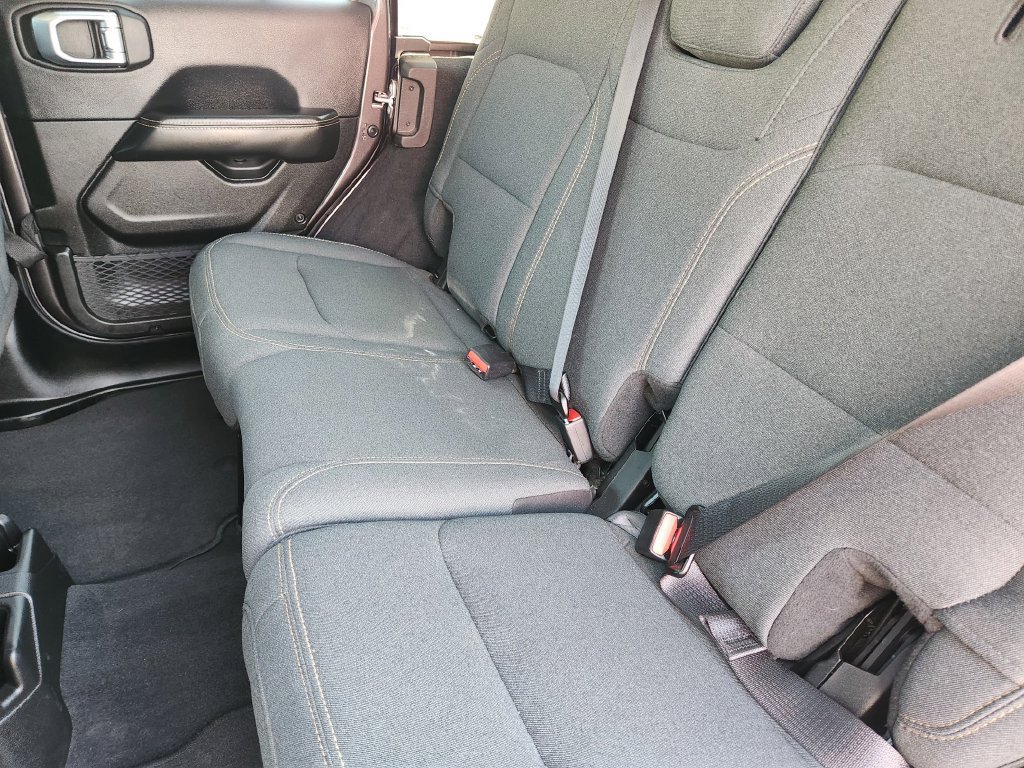 Used 2025 Jeep Wrangler Unlimited Sahara AWD/4WD image 29