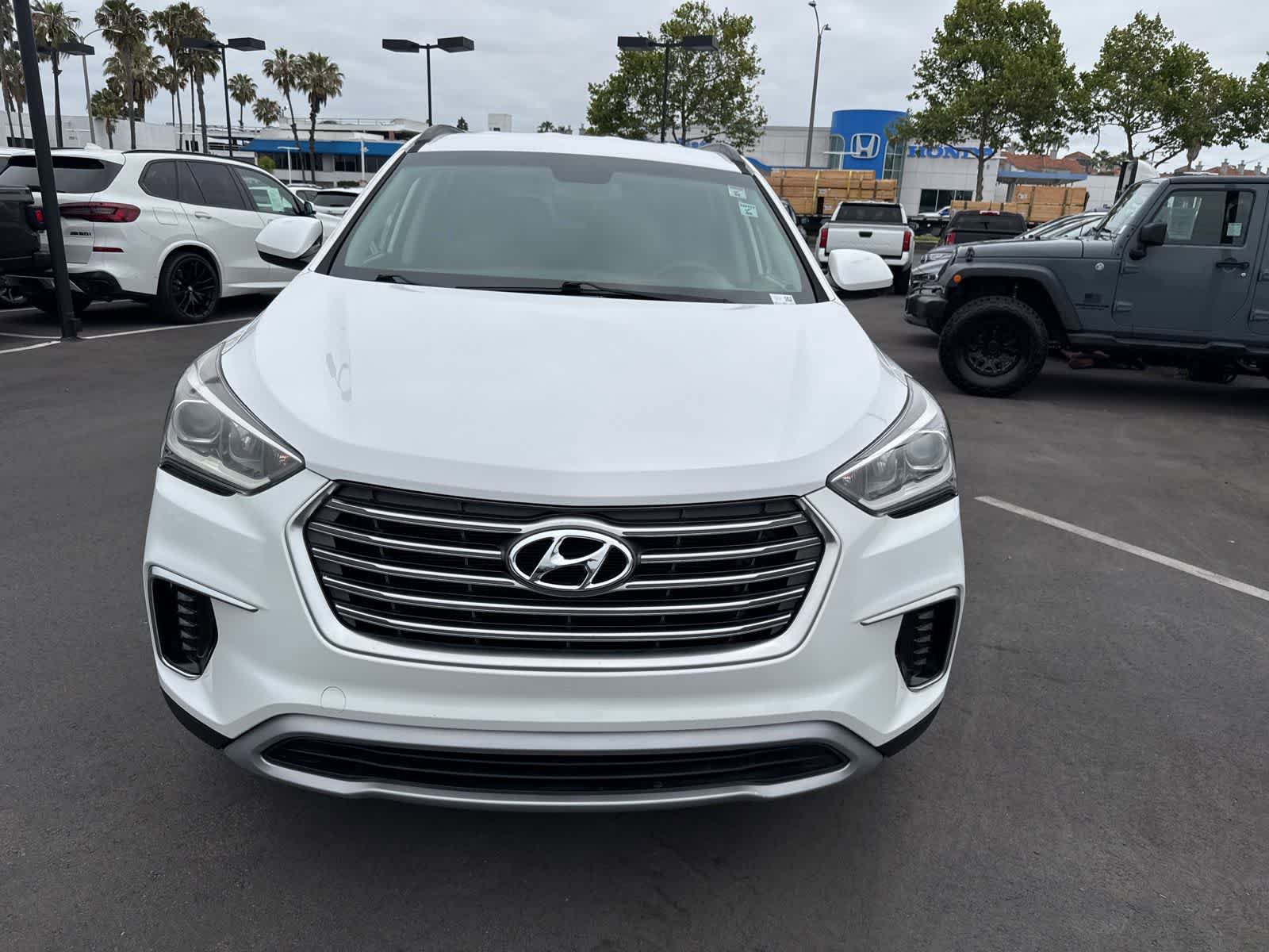 Used 2018 Hyundai Santa Fe SE FWD image 3