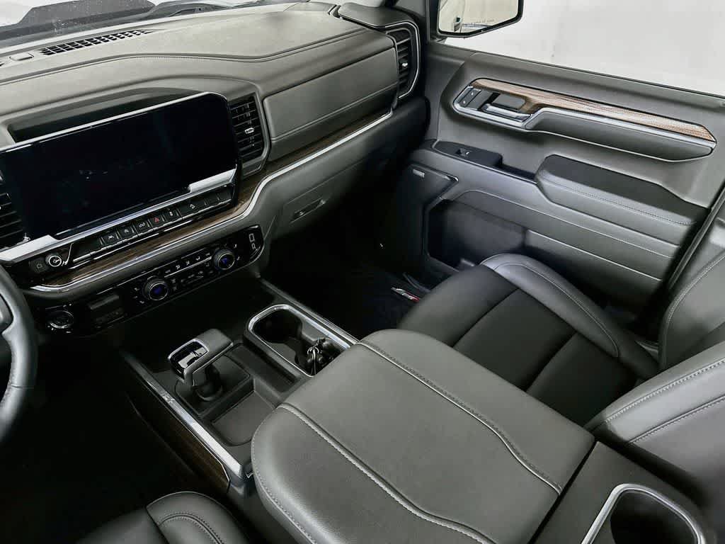 Used 2024 Chevrolet Silverado 1500 LT Trail Boss w/ Convenience Package II AWD/4WD image 11
