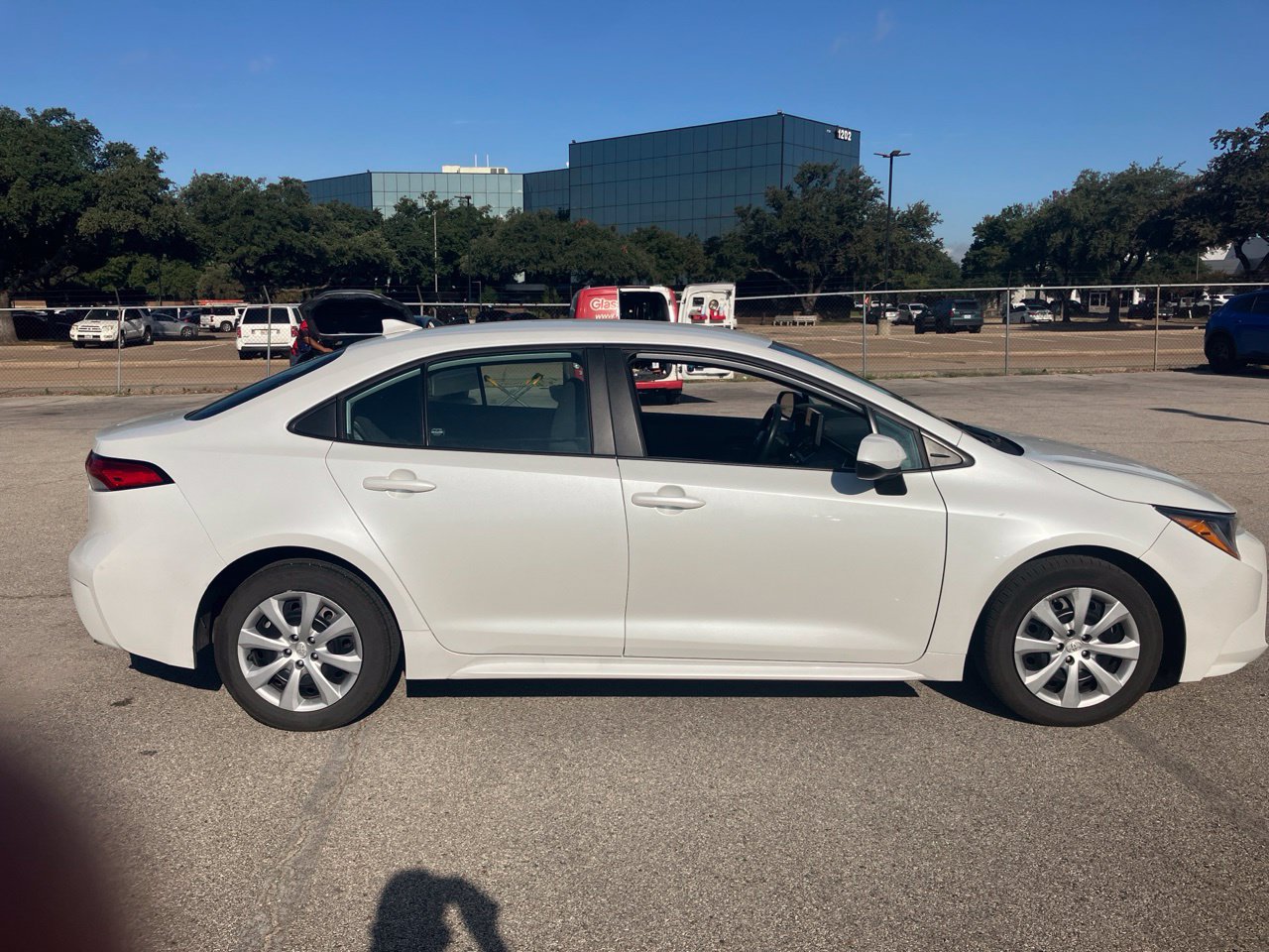 Used 2025 Toyota Corolla LE FWD image 2