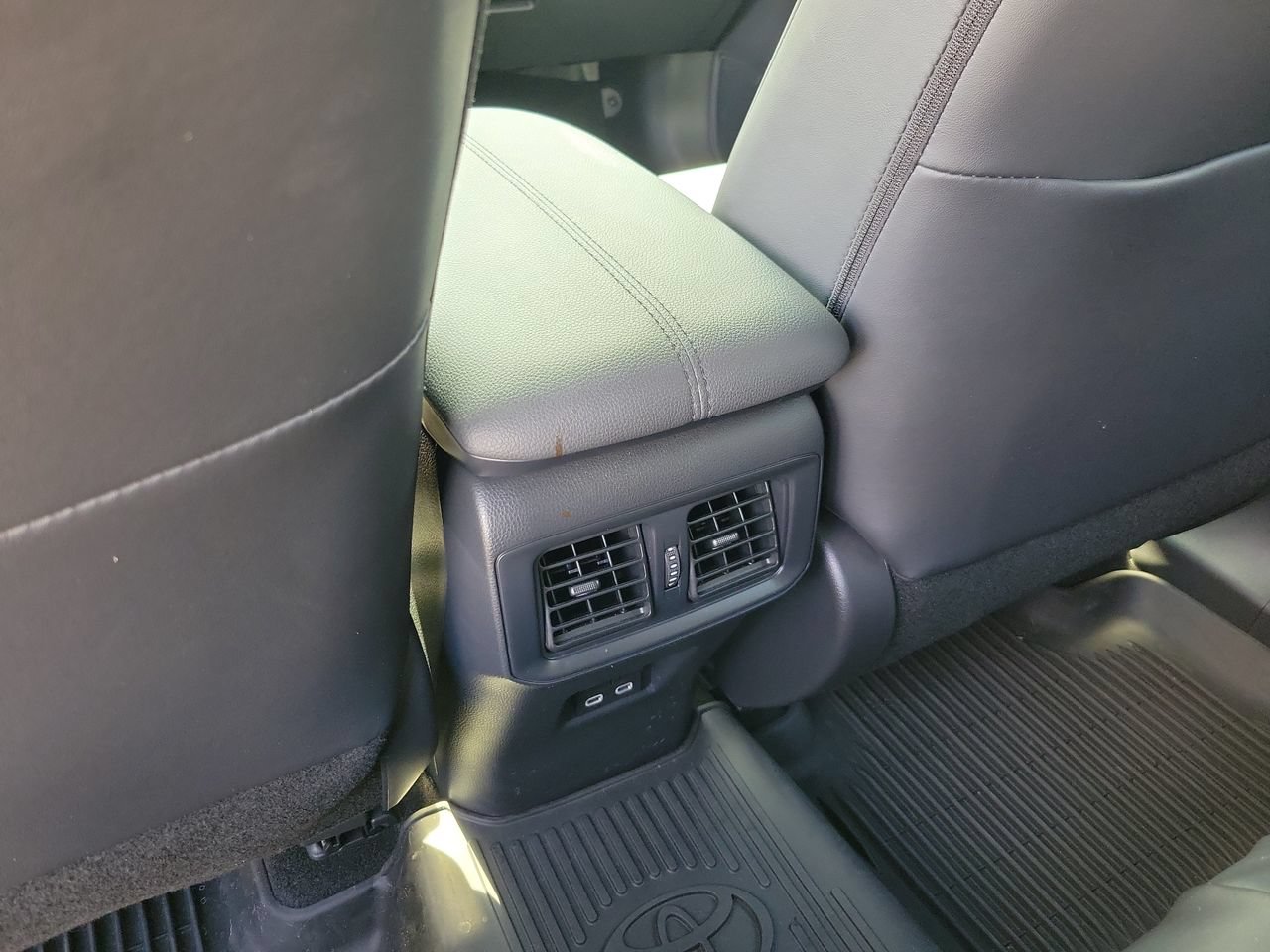 Used 2024 Toyota RAV4 XSE AWD/4WD image 12