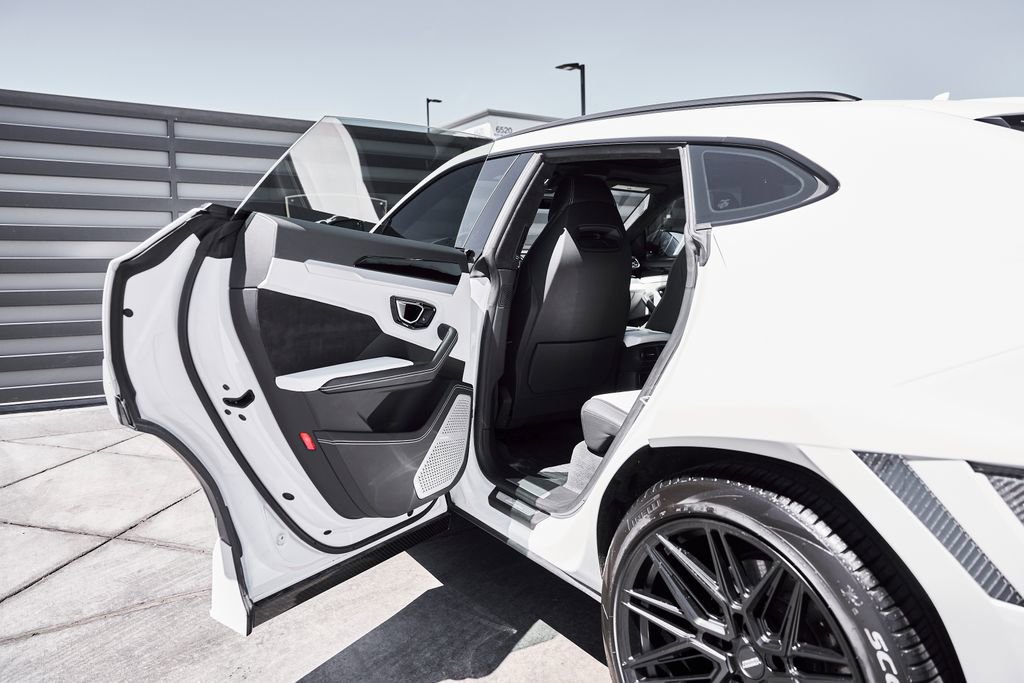 Used 2019 Lamborghini Urus AWD/4WD image 32