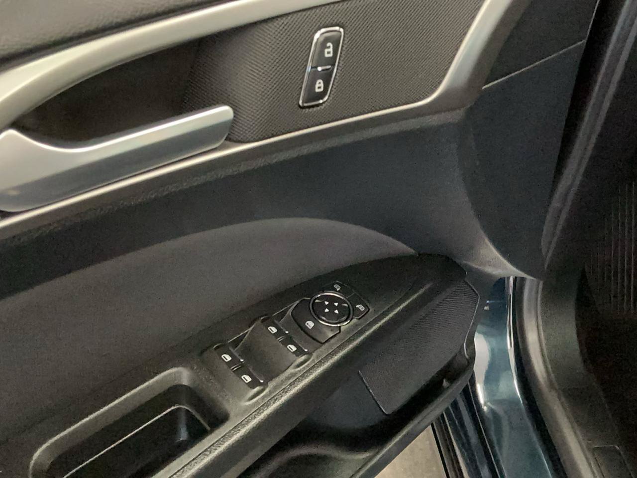 Used 2020 Ford Fusion SE FWD image 17