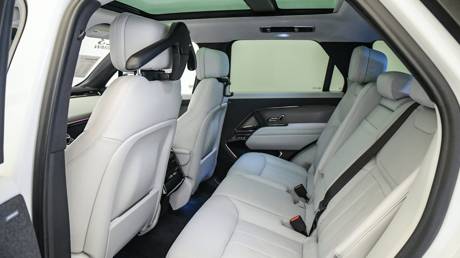 Used 2023 Land Rover Range Rover Sport SE AWD/4WD image 19