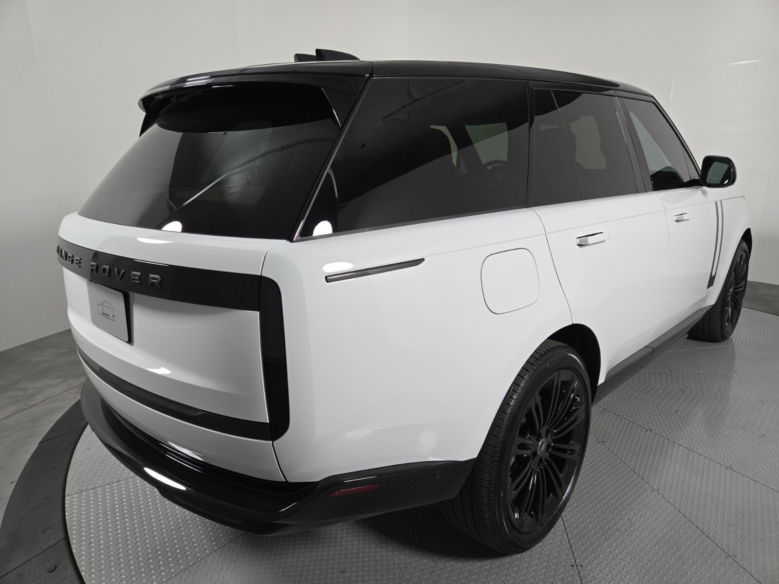 New 2025 Land Rover Range Rover SE image 2