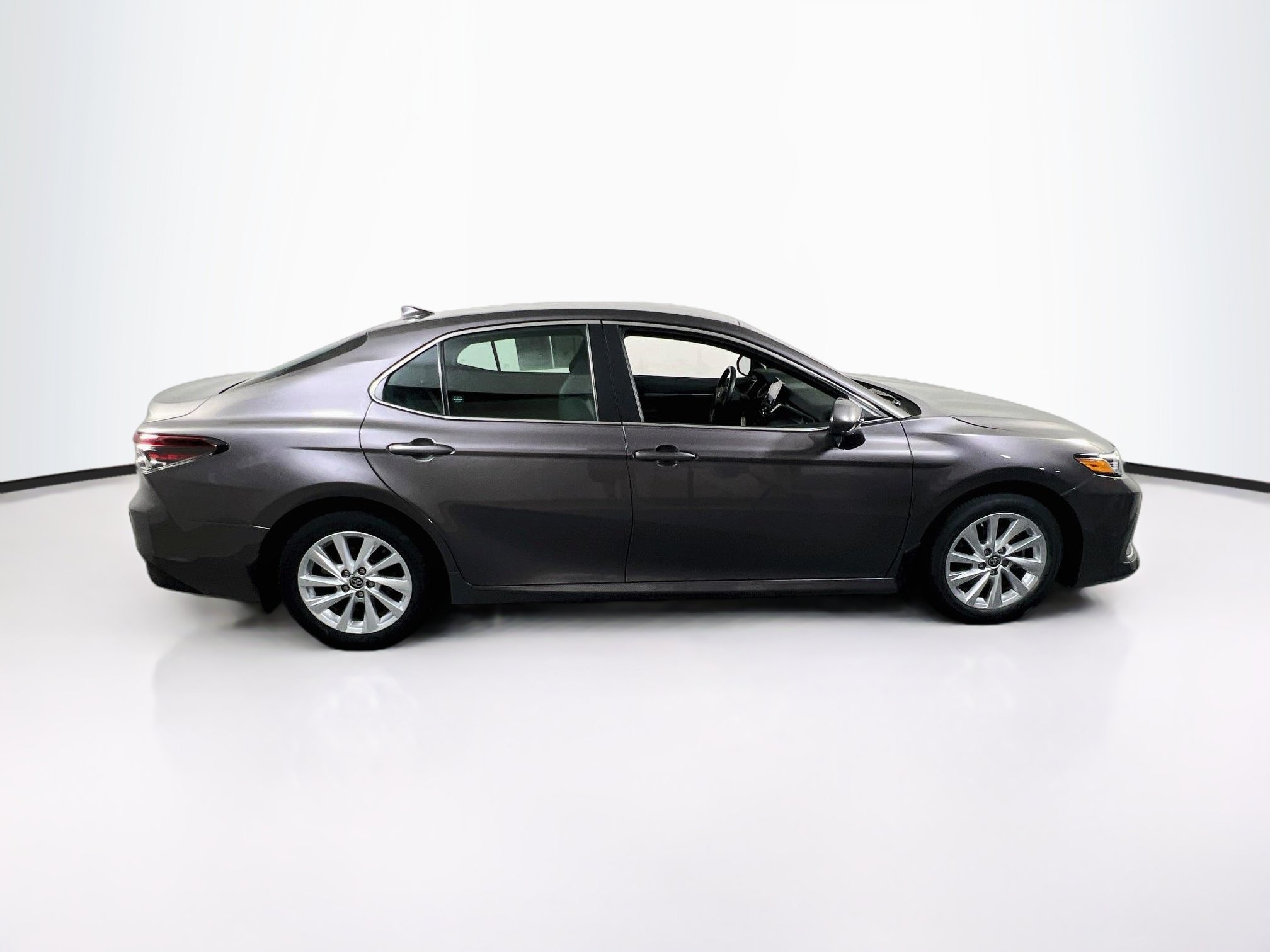 Used 2023 Toyota Camry LE FWD image 4