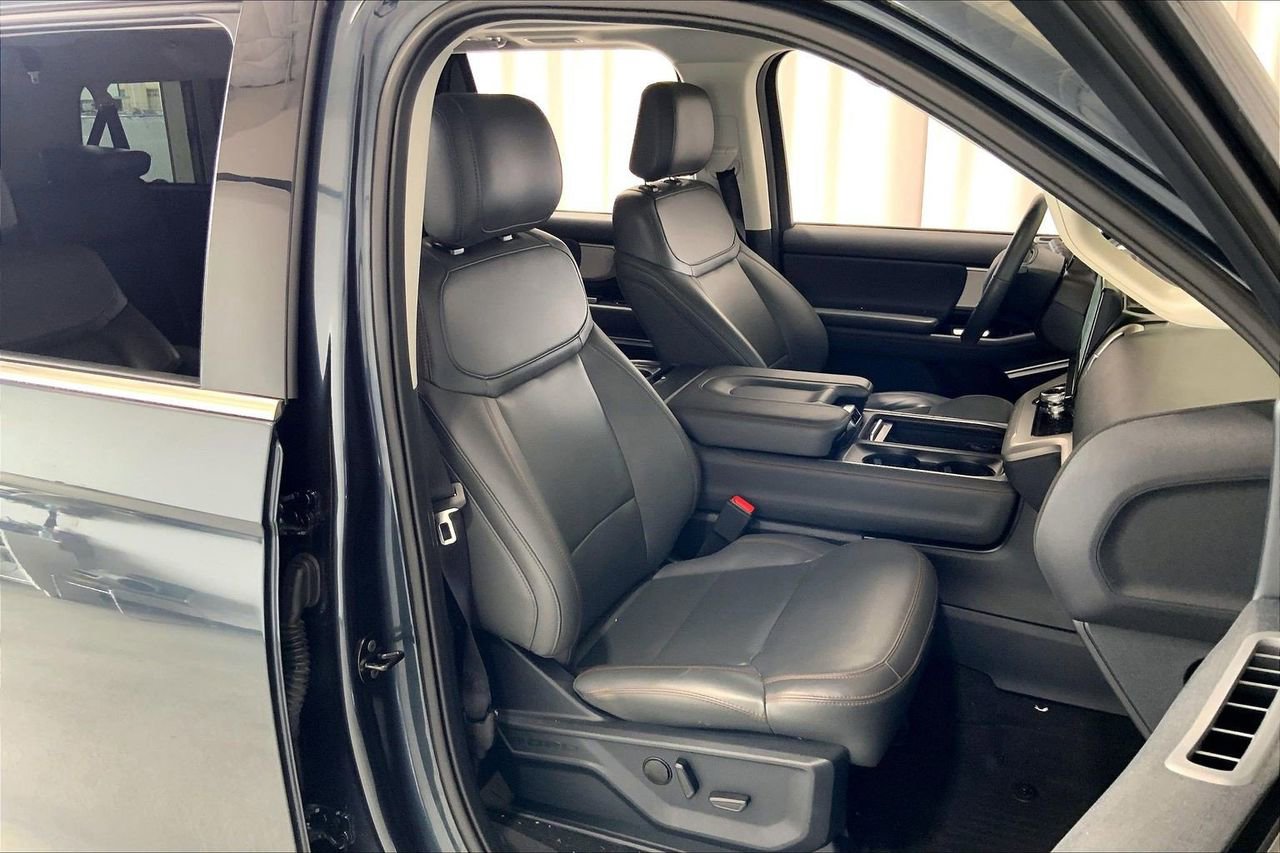 Used 2025 Ford Expedition Max Active RWD image 16
