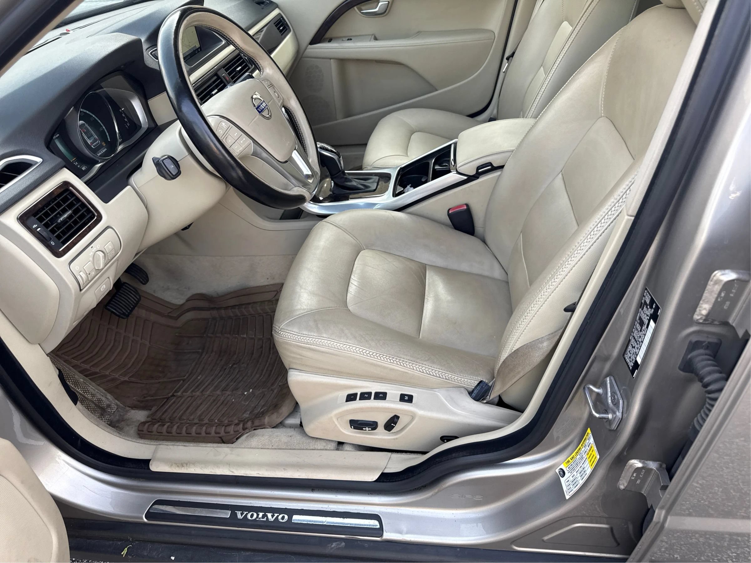 Used 2015 Volvo XC70 T6 Platinum w/ Climate Package AWD/4WD image 10
