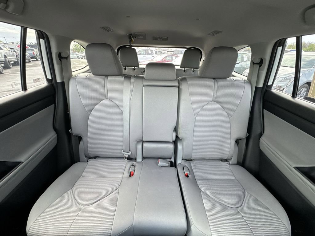 Used 2023 Toyota Highlander LE image 22