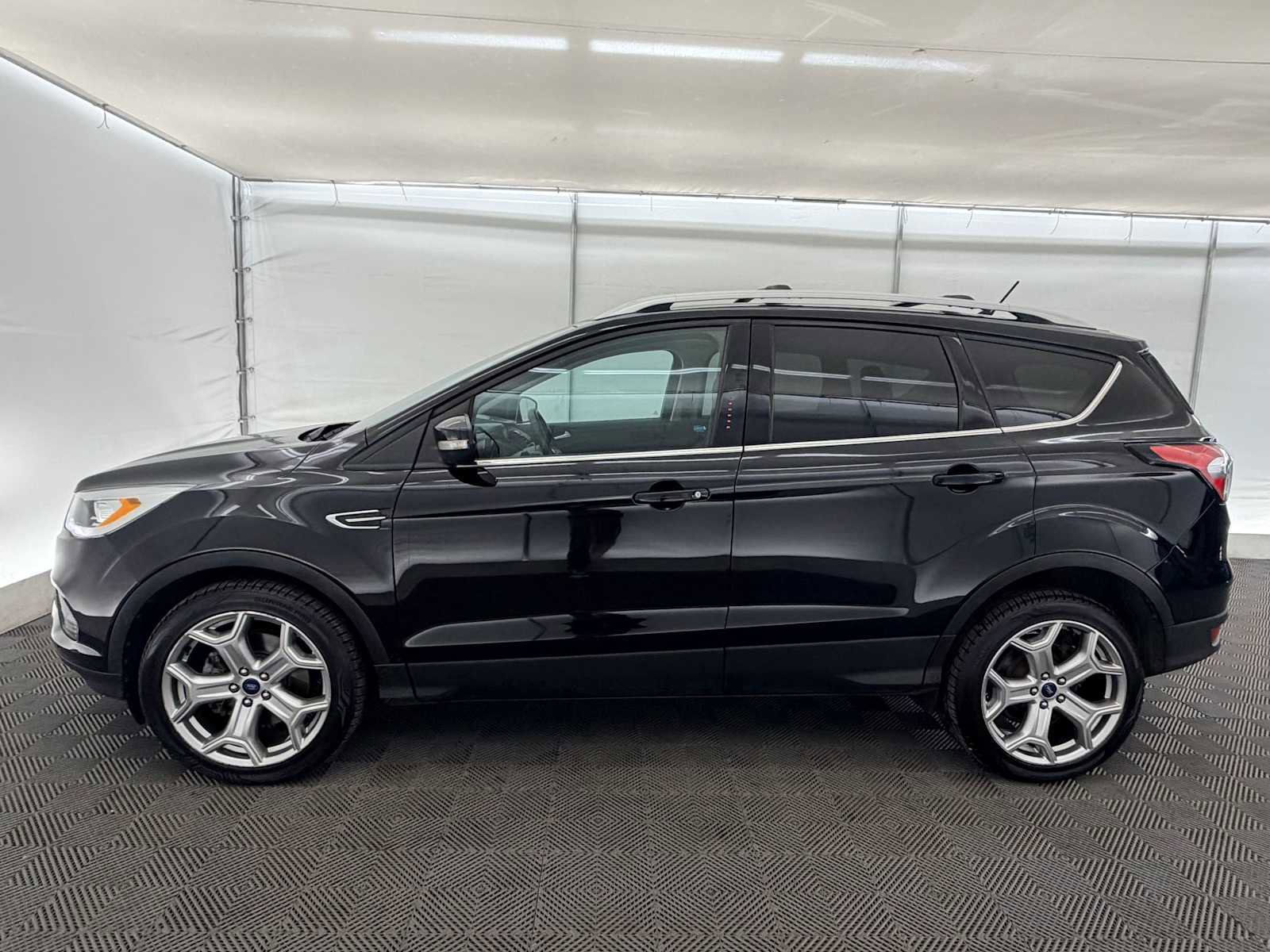 Used 2018 Ford Escape Titanium image 3