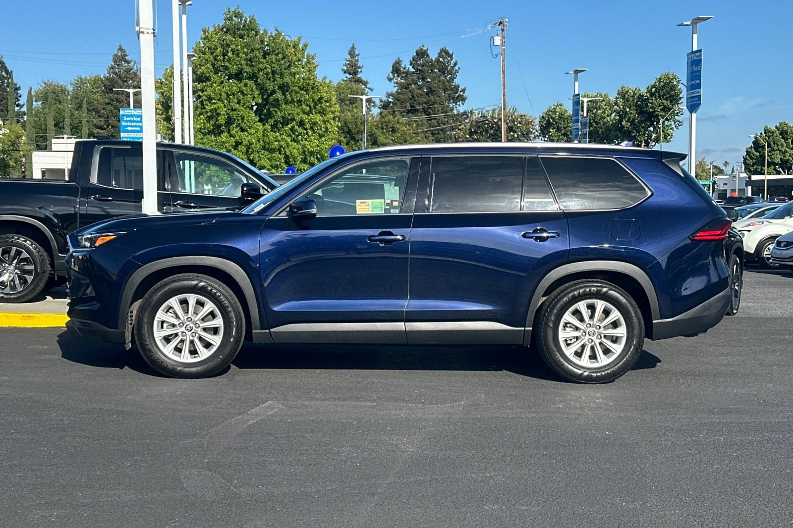 Used 2025 Toyota Grand Highlander FWD image 2