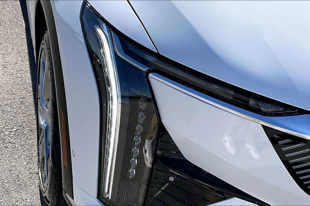 Certified 2025 Cadillac Optiq Luxury 1 image 29
