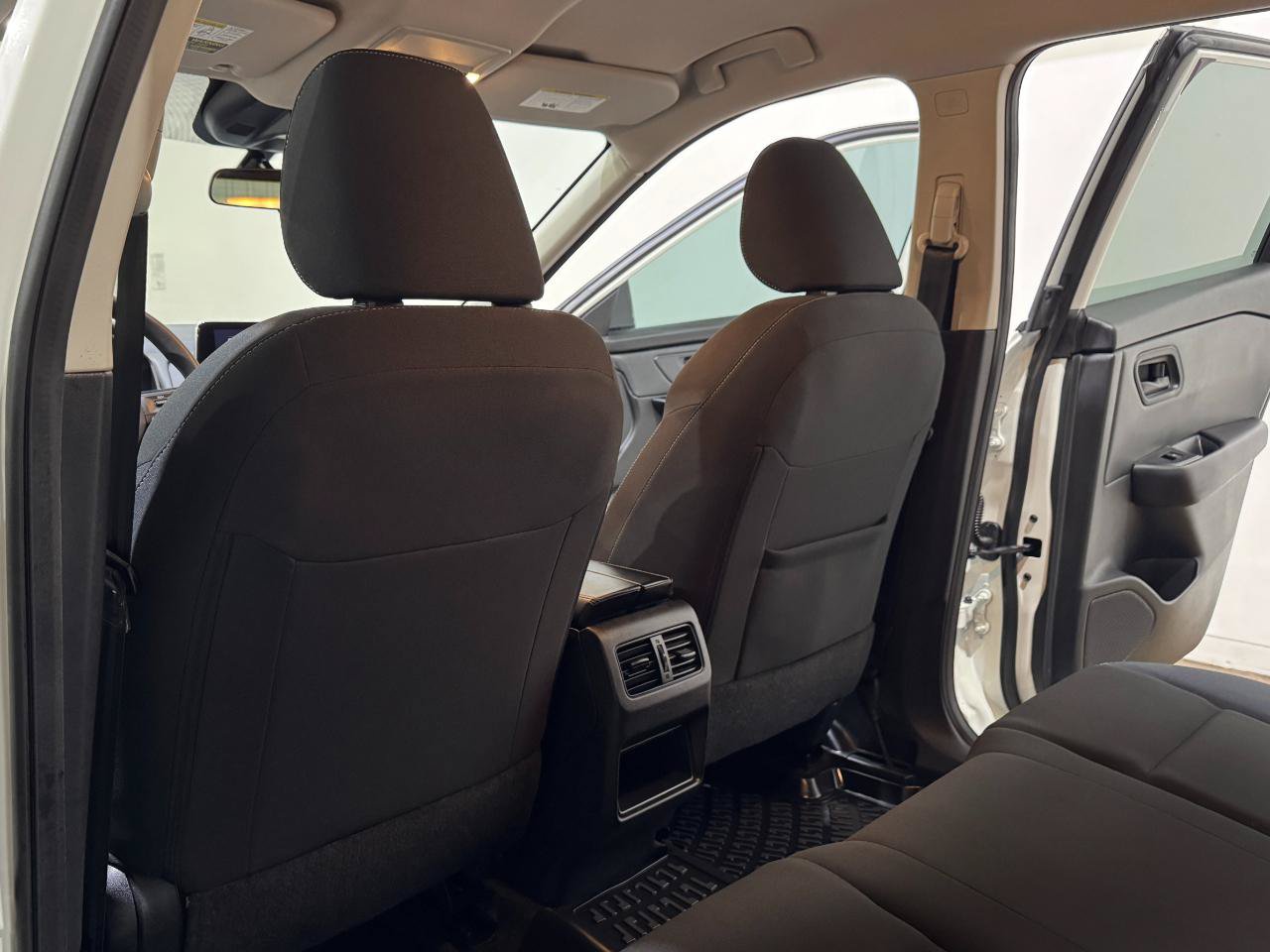 Used 2025 Nissan Rogue S AWD/4WD image 15
