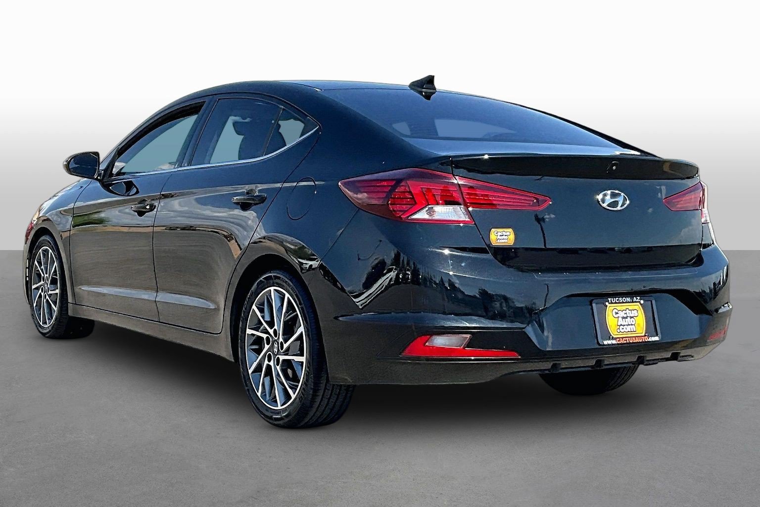 Used 2020 Hyundai Elantra Limited FWD image 11