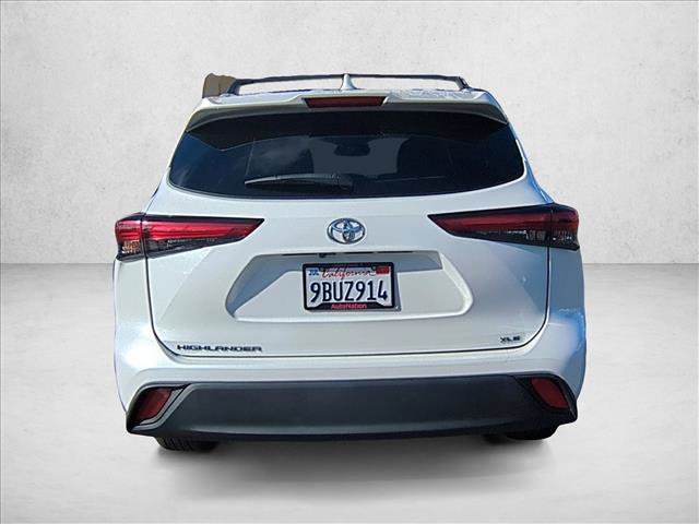 Used 2022 Toyota Highlander XLE image 4