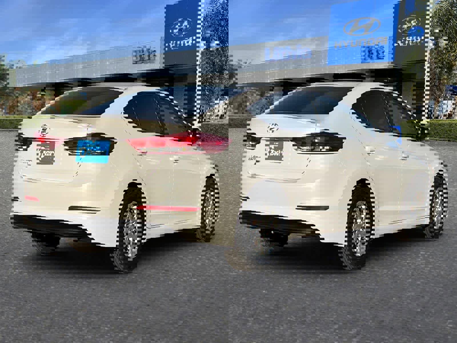 Used 2018 Hyundai Elantra SE image 3