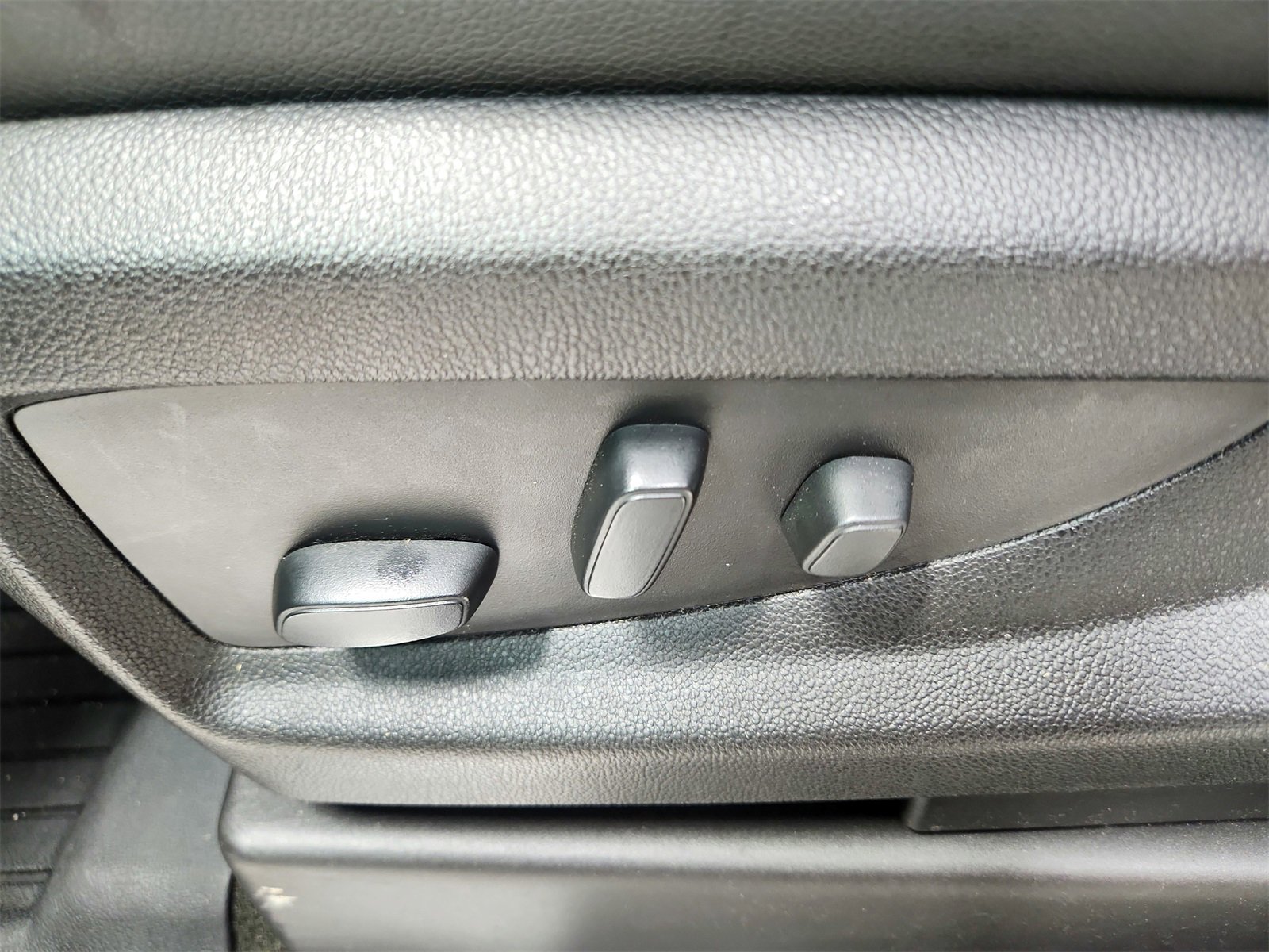 Used 2018 Chevrolet Silverado 1500 LT w/ All Star Edition image 20