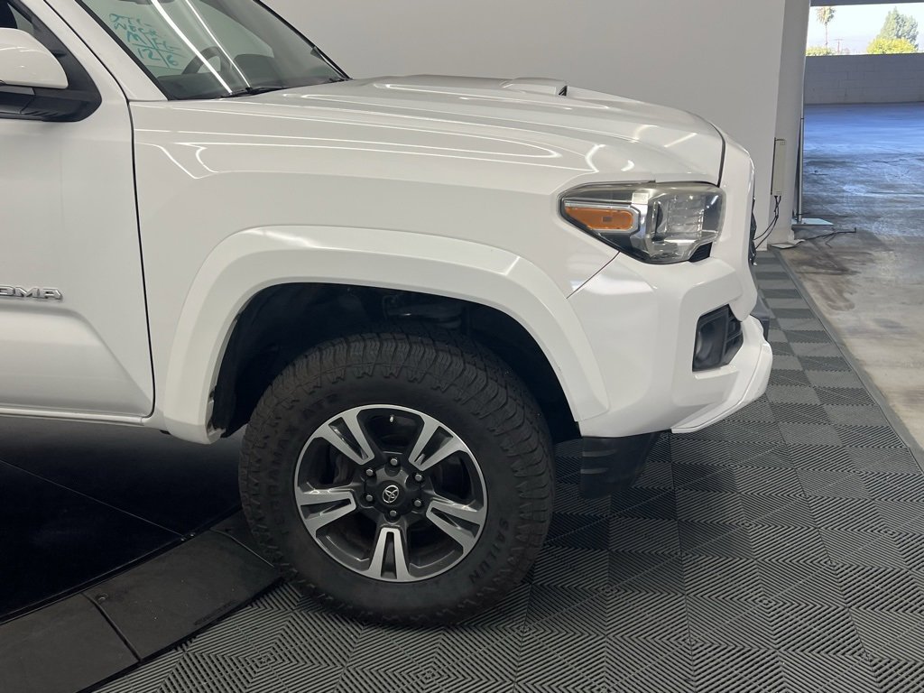 Used 2018 Toyota Tacoma TRD Sport image 6