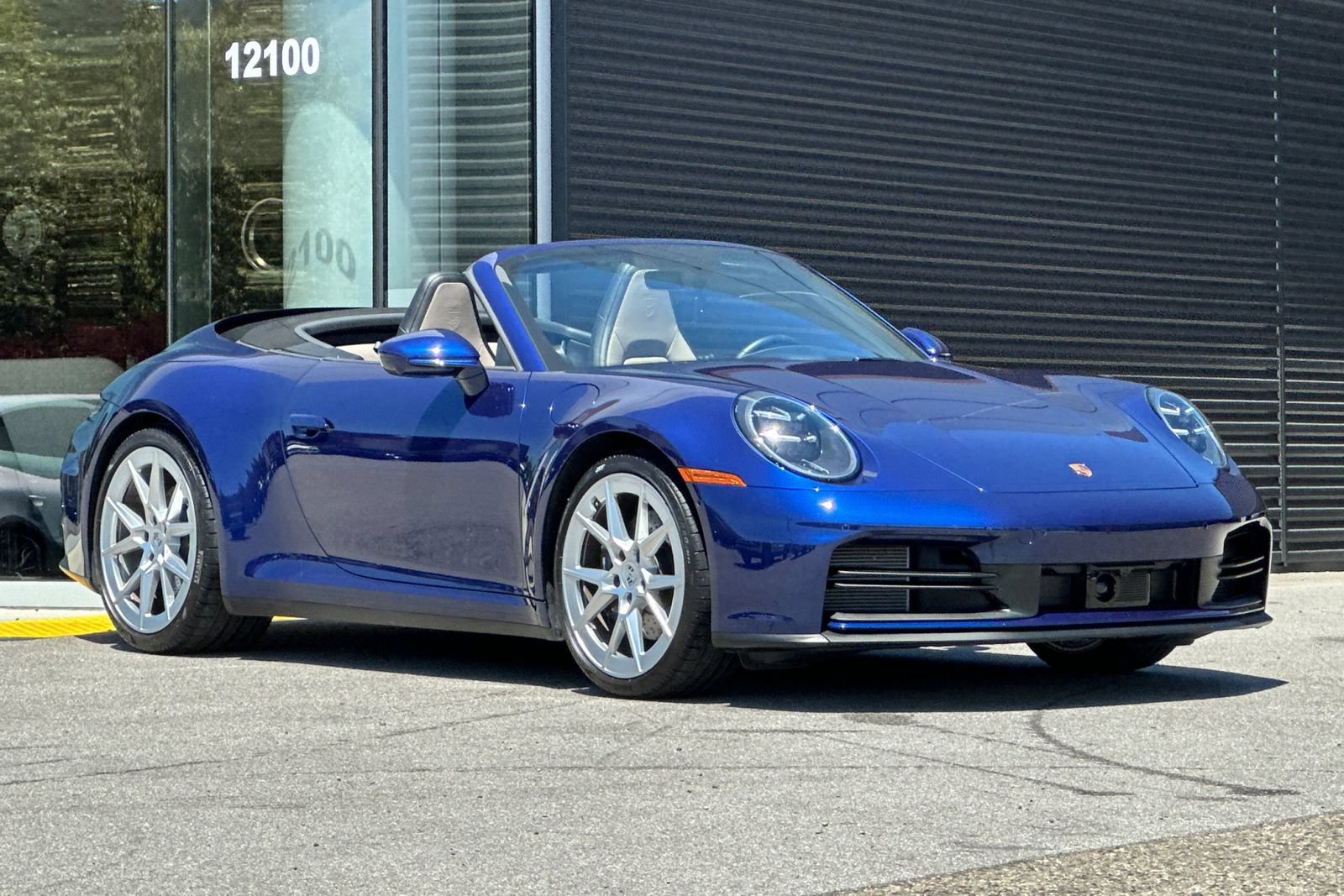 Used 2025 Porsche 911 Carrera RWD image 10