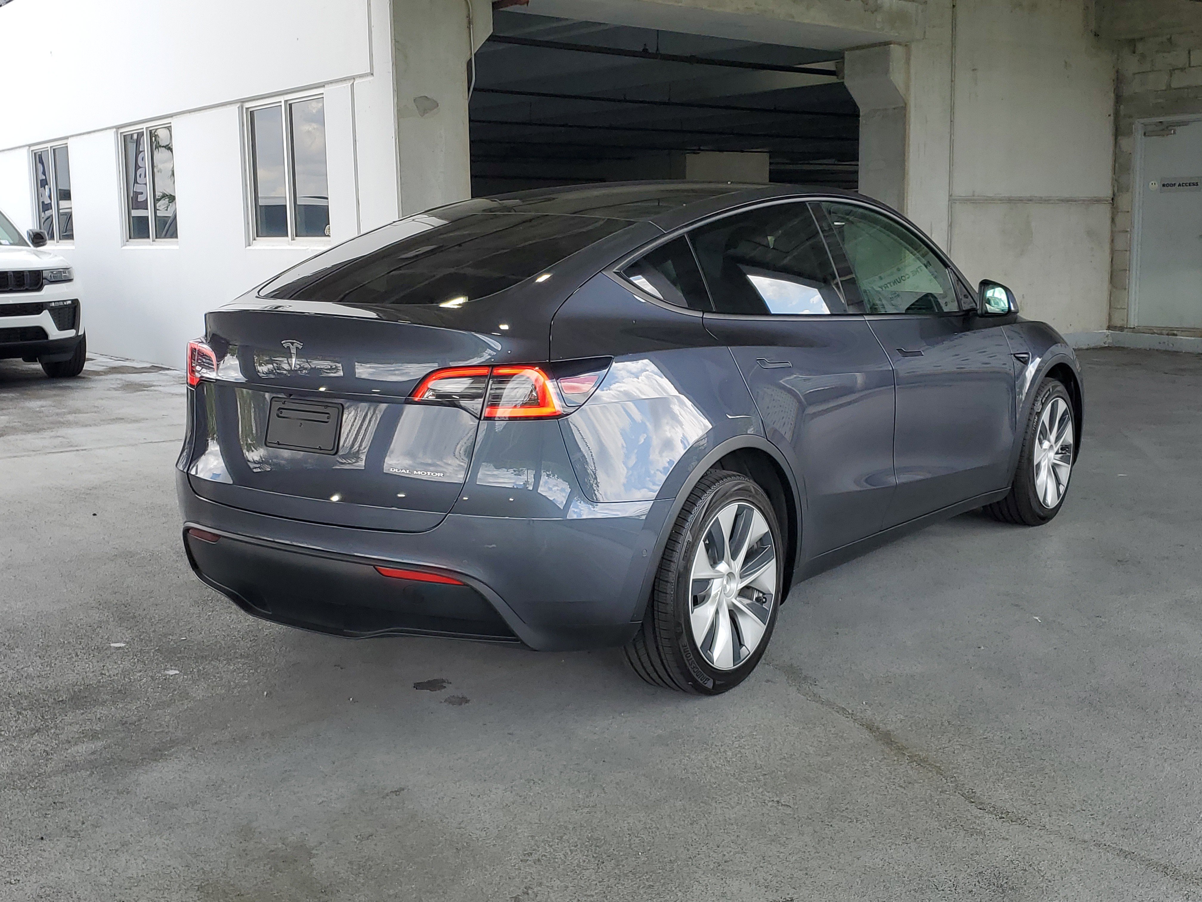 Used 2021 Tesla Model Y Long Range image 2
