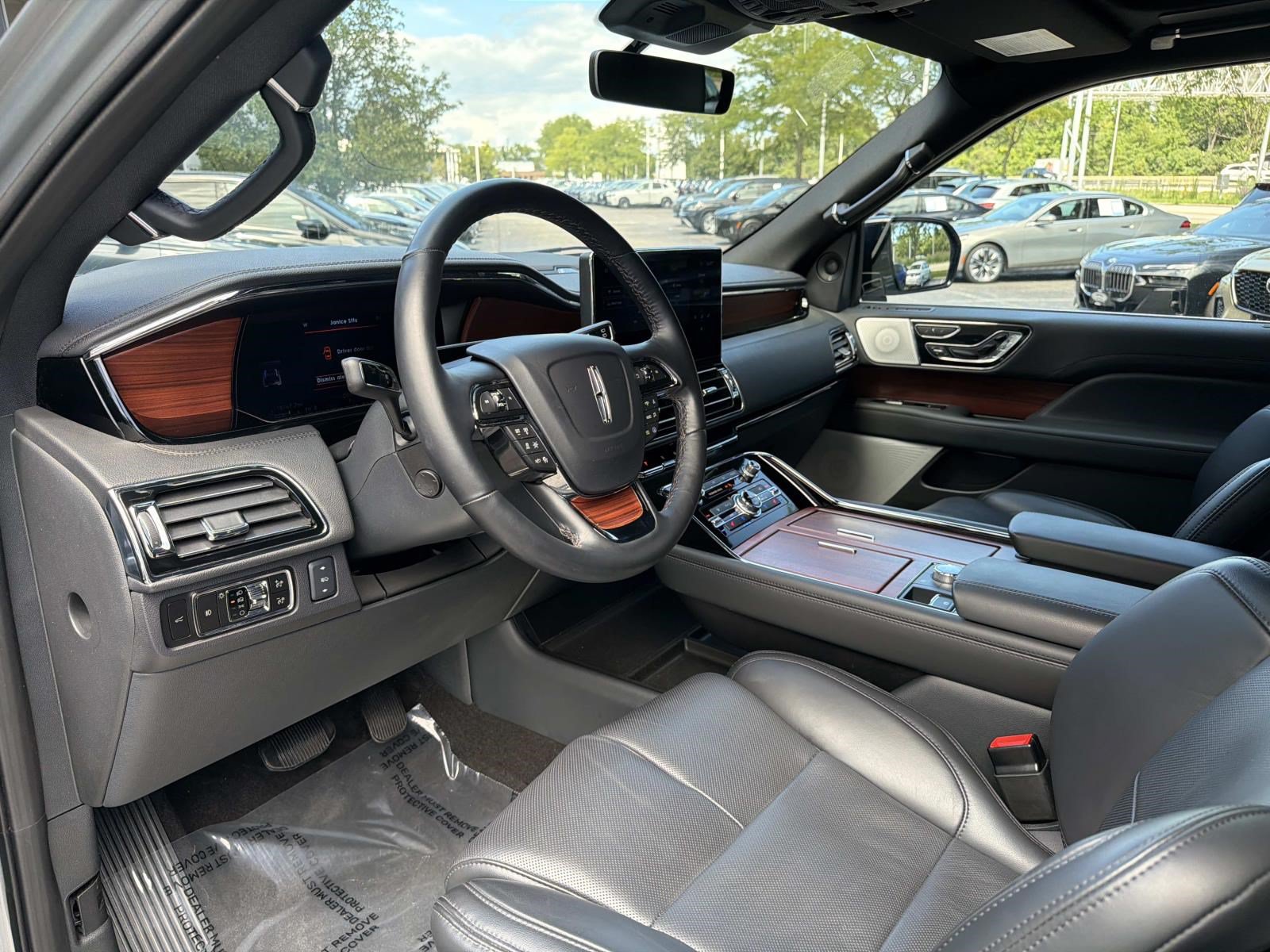 Used 2023 Lincoln Navigator Reserve AWD/4WD image 19