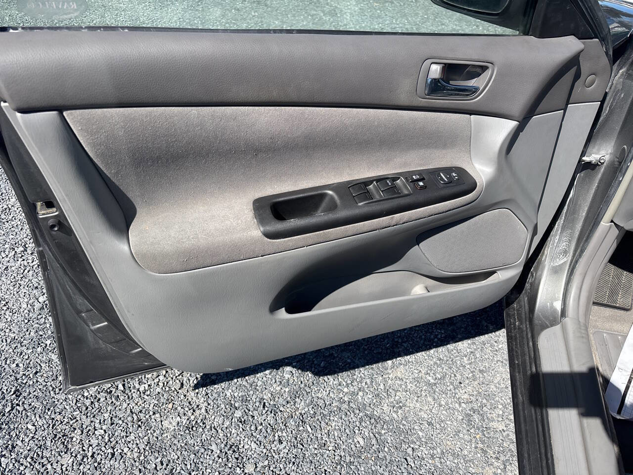 Used 2005 Toyota Camry XLE FWD image 11