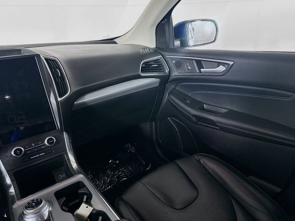 Used 2021 Ford Edge Titanium image 31