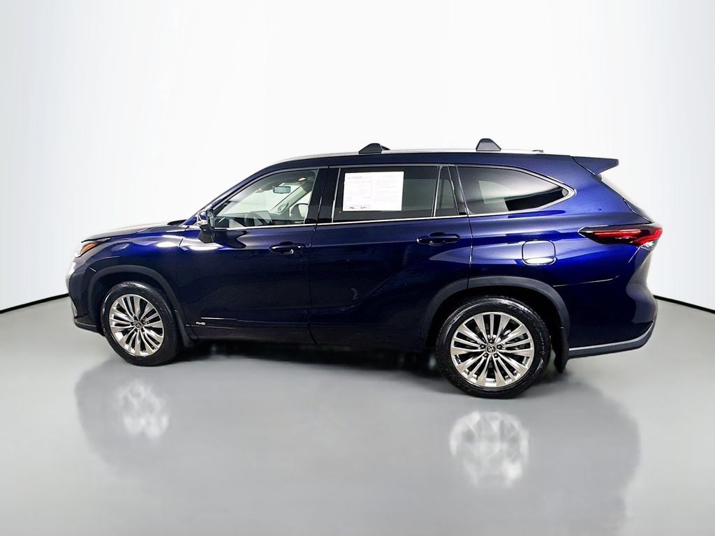 Certified 2026 Toyota Highlander Platinum AWD/4WD image 4