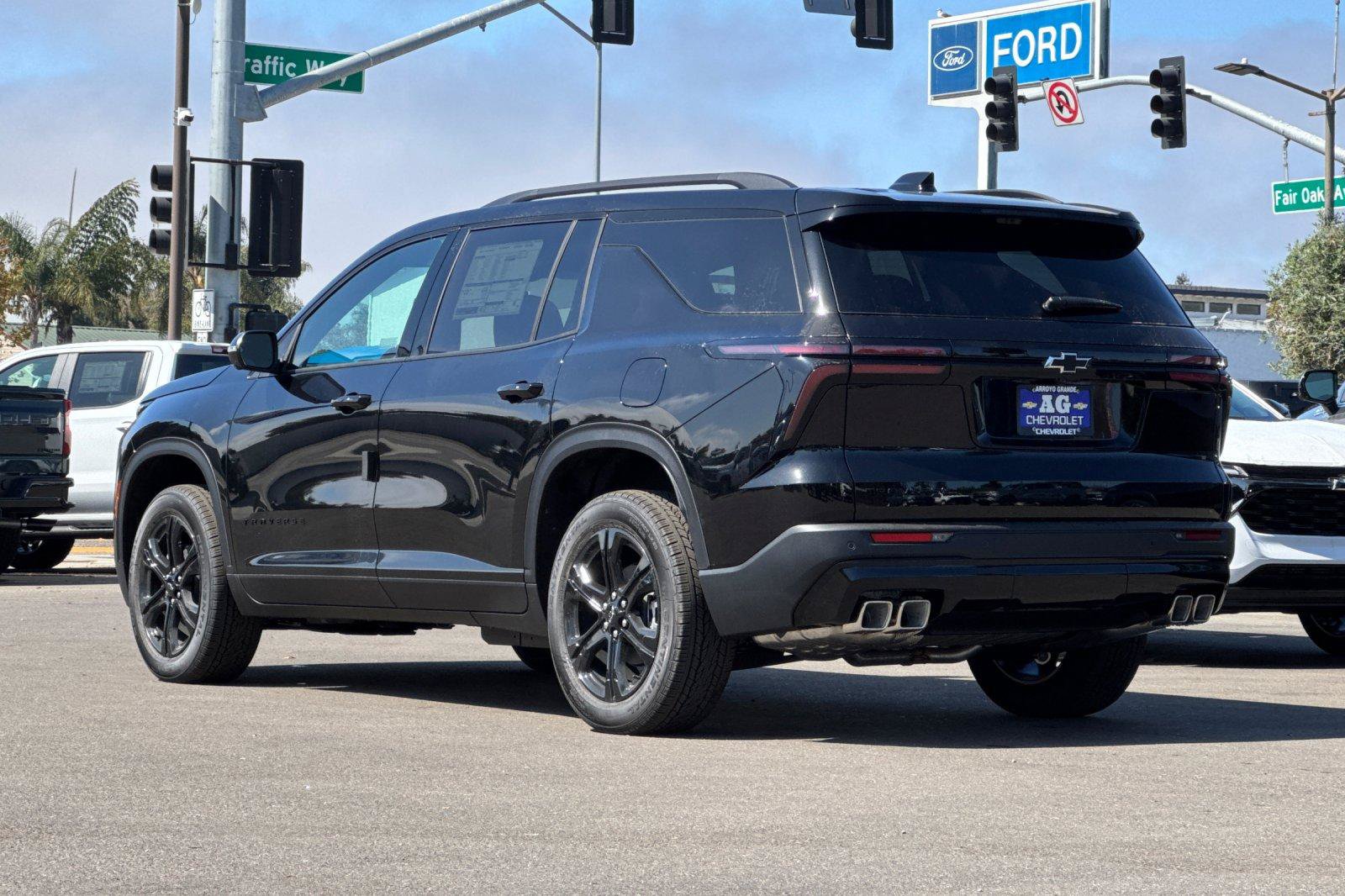 New 2027 Chevrolet Traverse LT w/ Midnight/Sport Edition FWD image 8