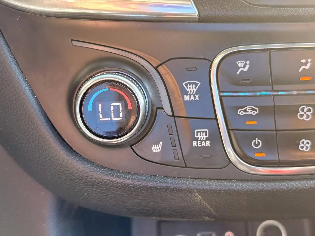 Used 2019 Chevrolet Equinox LT FWD image 19